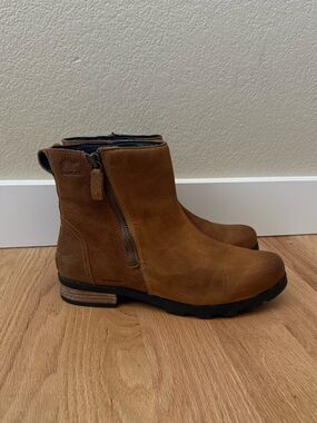 Sorel Waterproof Leather Emelie Zip Ankle Boots Camel Brown Women’s Size 11